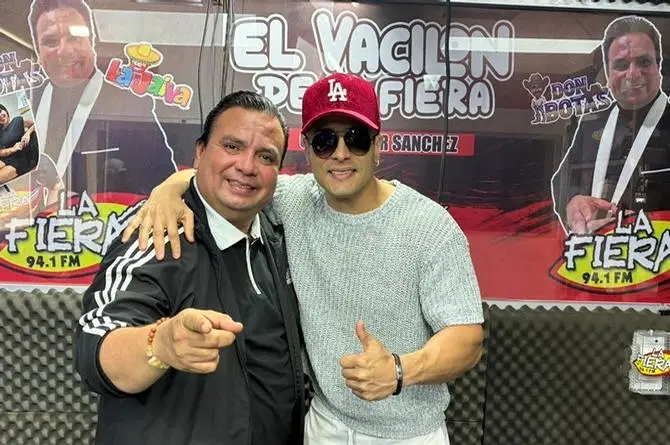 ¡Ay apáaa! Desde Venezuela, Carlos Supernova llega a El Vacilón con Víctor Sánchez  